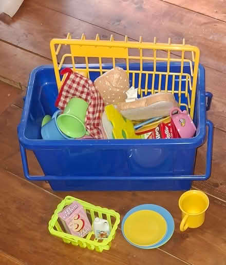 Photo of free Toy kitchen bits and pieces (West Malvern CP WR14) #1