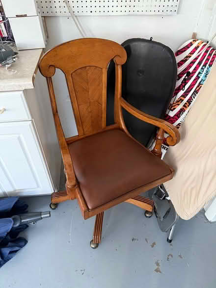 Photo of free Antique swivel chair (Riviera Beach/Singer Island) #1