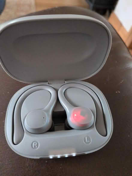Photo of free Bluetooth Earbud (Kenilworth CV8) #1