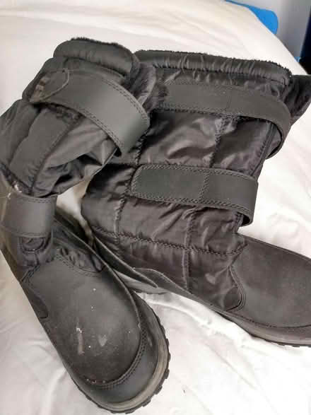 Photo of free Women's size 9 winter boots (South Keys) #1