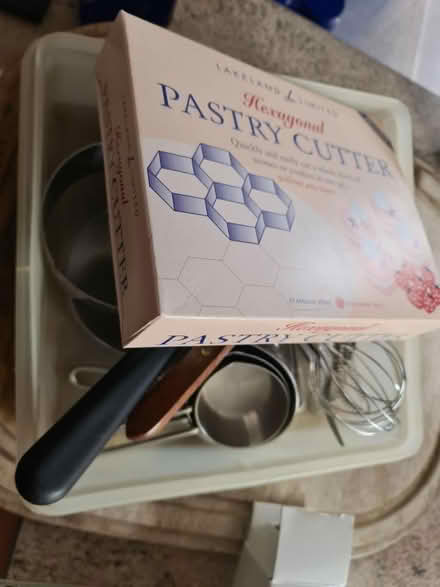 Photo of free Cook / bakeware (Great Sutton CH66) #3