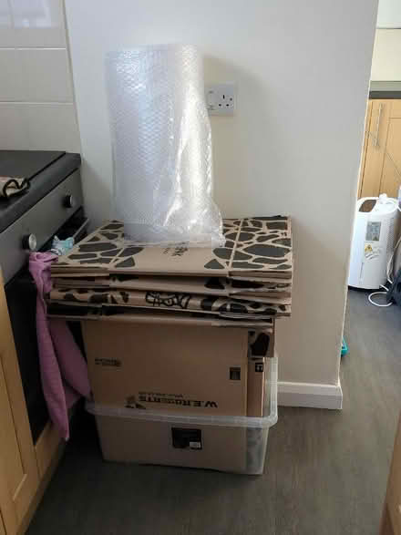 Photo of free Packing boxes and bubble wrap (IP4) #1