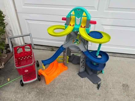 Photo of free Car track and kid shopping cart (newark) #1