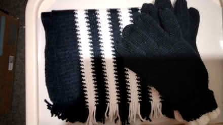 Photo of free m&s mens scarf and gloves set (Hooley CR5) #1