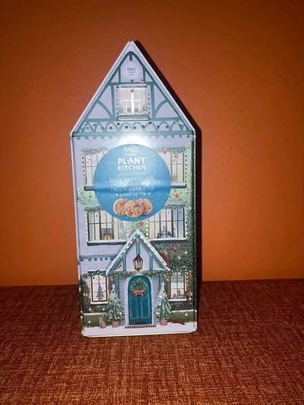 Photo of free EMPTY cookie tin with light. (Seaside BN22) #1