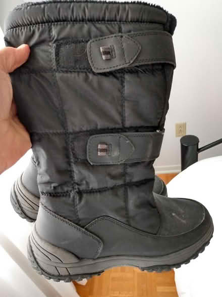 Photo of free Women's size 9 winter boots (South Keys) #3