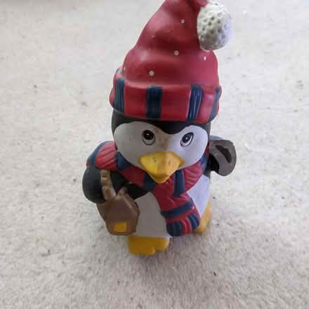 Photo of free Penguin figurine - broken arm (Hastings TN34) #1
