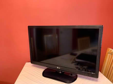 Photo of free 32 inch TV (Gobowen SY10) #1