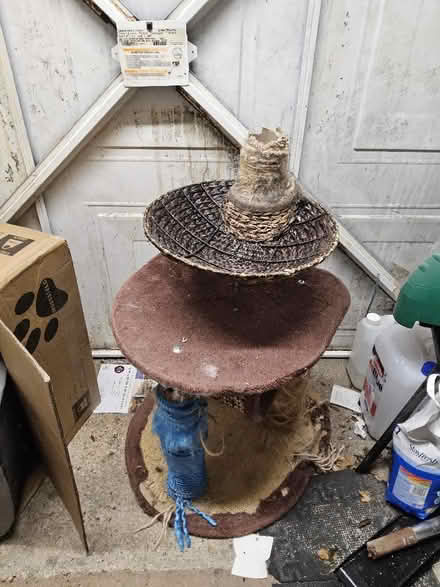 Photo of free Cat bed scratching post (Putnoe MK41) #1