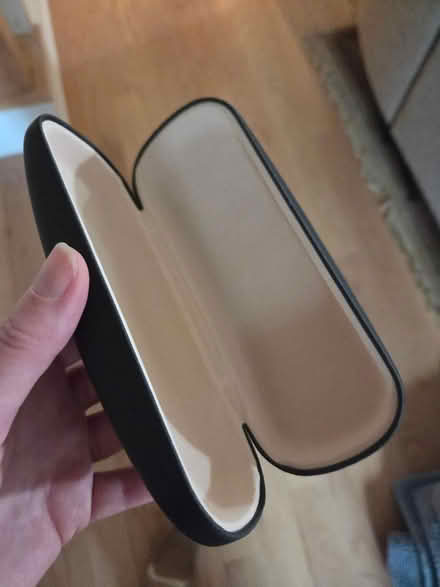 Photo of free Hard sided glasses case (20011) #1