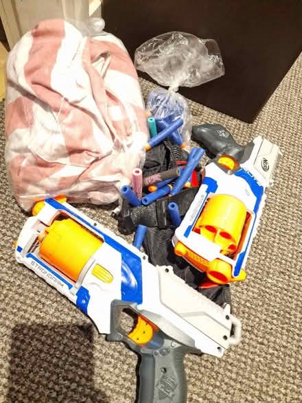 Photo of free Miscellaneous- nerf guns, toy bag single duvet set pink& green (Linden GL1) #1