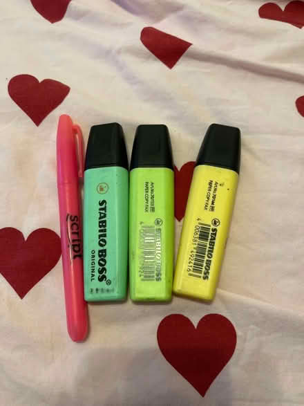 Photo of free highlighters (SK1, central stockport) #1