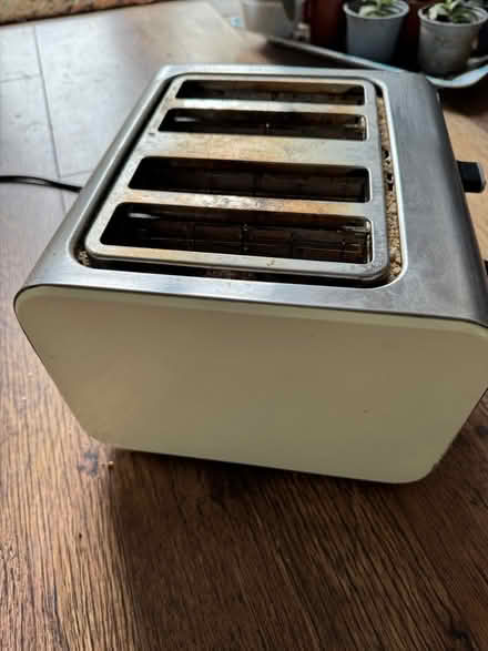 Photo of free 4-slice toaster. Working order (Hale Village) #2