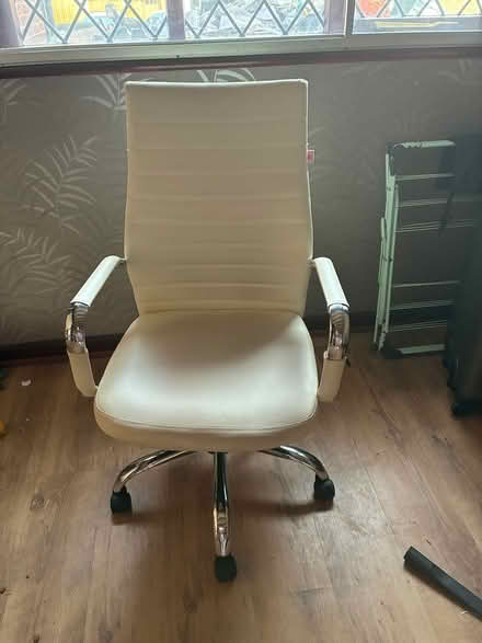 Photo of free Cream office chair (SS7 3TT) #1