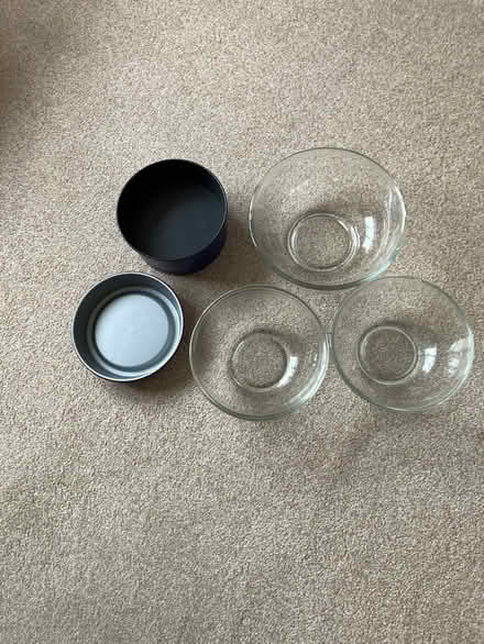 Photo of free 3 x Mixing bowls, 2 x baking tins (Tinker's Hill GL3) #1