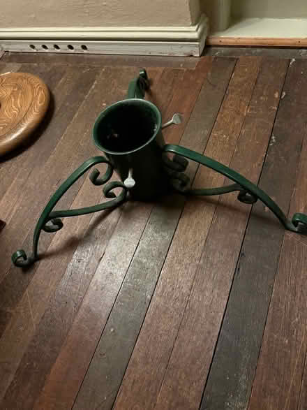 Photo of free Christmas Tree Stand (CT13) #3