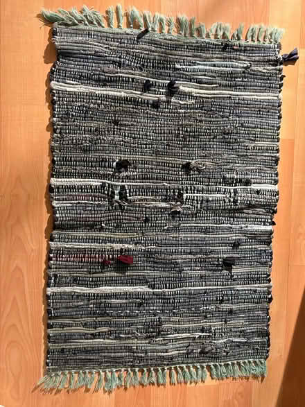 Photo of free Small throw rug (L5L 5P5) #1