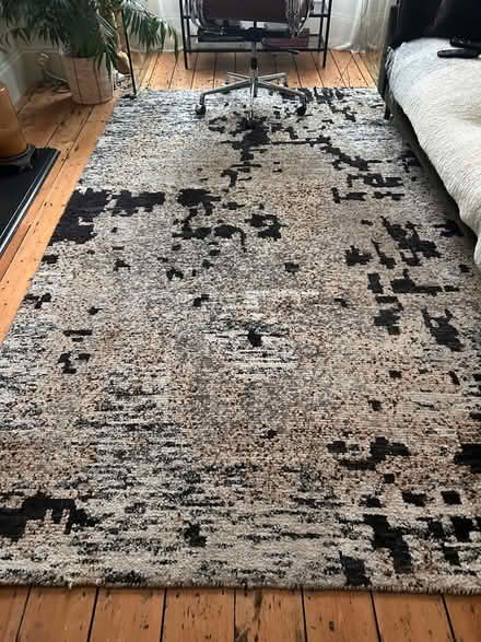 Photo of free Area Rug (Loftus Road W12) #1