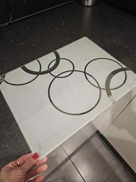 Photo of free Glass chopping board (Bracknell, RG12) #1