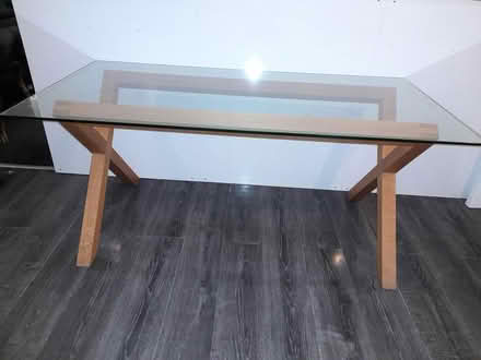 Photo of free Glass dinning table (Southnorwood SE25) #1