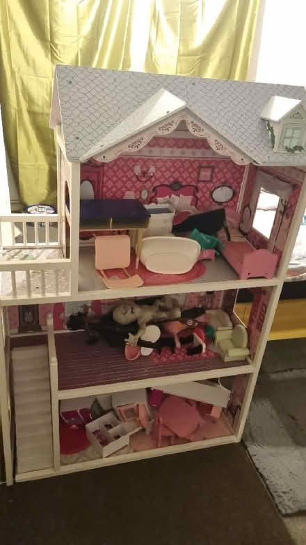 Photo of free Dollhouse (Ashton-U-Lyne OL7) #1