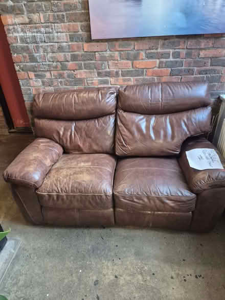Photo of free Sofa (Sumners CM19) #1