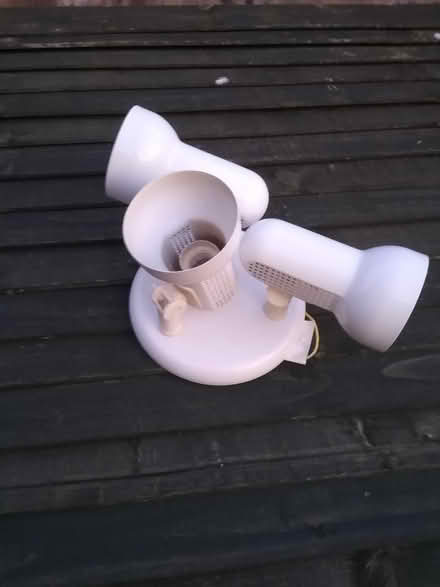 Photo of free 3x ceiling spotlight (SO50 Fair Oak) #1