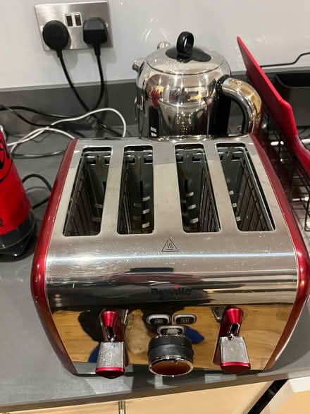 Photo of free Breville four-slice toaster (London Fields E8) #3