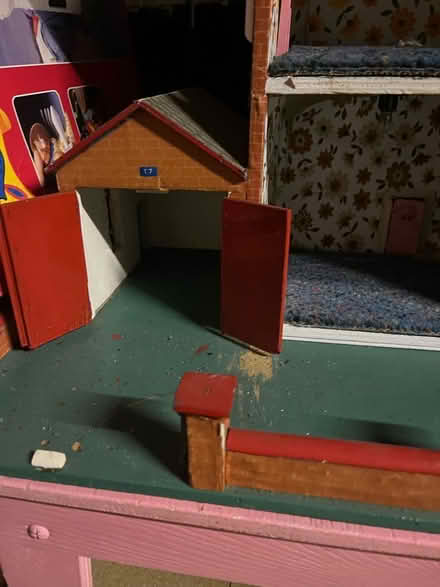 Photo of free Vintage dolls house (Woodchurch CH49) #4