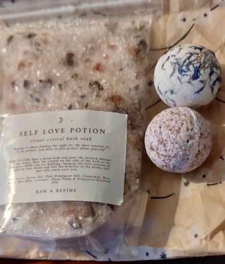 Photo of free Bath salts and 2 bath bombs (Ladywell SE4) #1