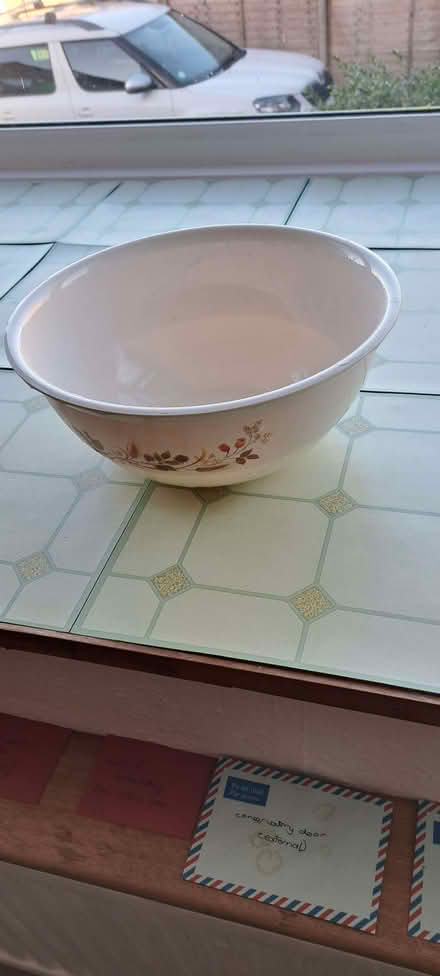 Photo of free Large melamine mixing bowl (Wells BA5) #1