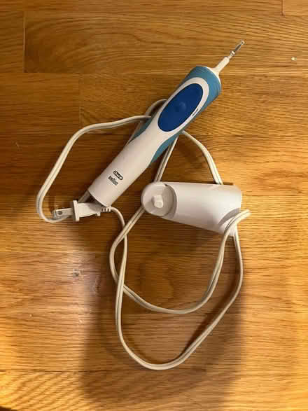 Photo of free electric toothbrush set (Porter Square) #1