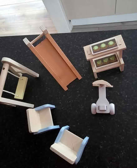 Photo of free Dolls house bits (Havant PO9) #1