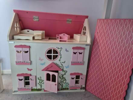 Photo of free Dolls house (Welwyn Garden AL7) #2