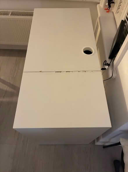 Photo of free White desk (Greencroft Gardens, NW6) #4