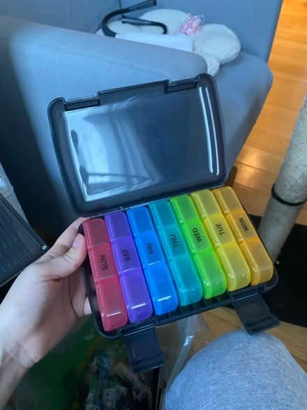 Photo of free pill organiser (SW193TA) #1