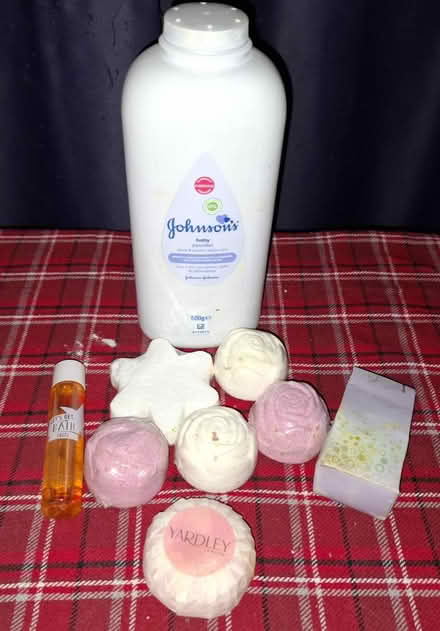 Photo of free Bath stuff (Hanworth TW13) #1