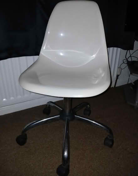 Photo of free White chair (Spennymoor DL16) #1