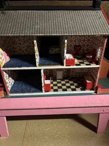 Photo of free Vintage dolls house (Woodchurch CH49) #1