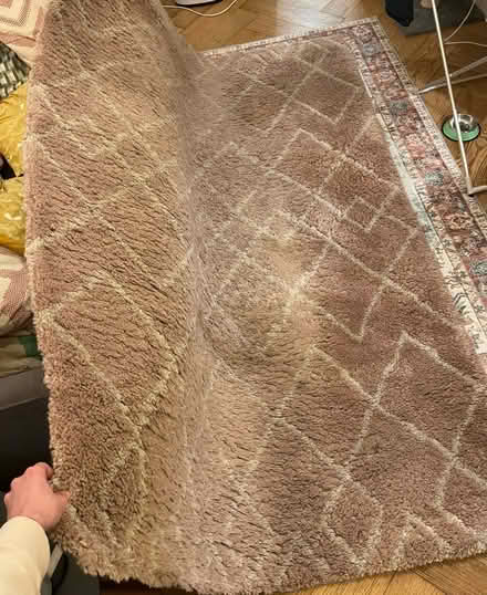 Photo of free Pink rug (Upper Norwood SE19) #1