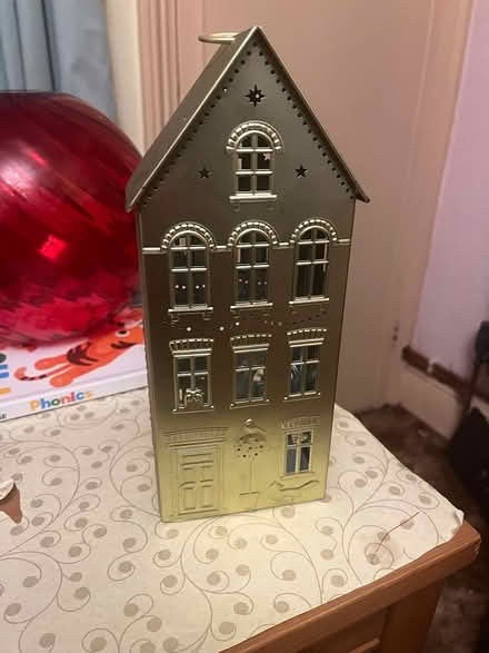 Photo of free Gold light up house (Maidstone ME15) #1