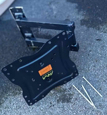 Photo of free tv wall bracket (Bussage GL6) #1
