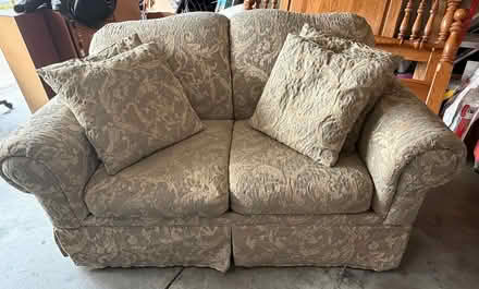 Photo of free Love seat with matching pillows (Union City) #1