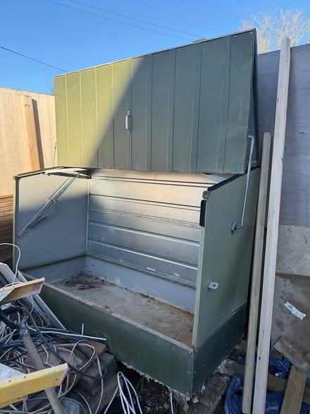 Photo of free bike shed (SW4) #3