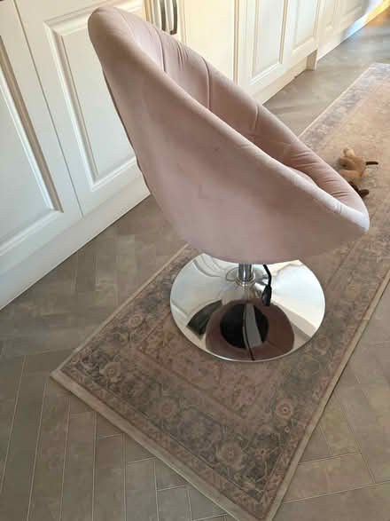 Photo of free Chair (Layer-de-la-Haye CO2) #1