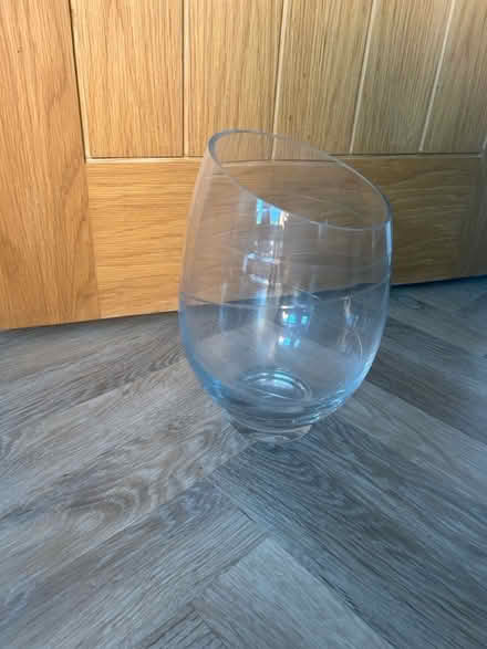 Photo of free Large glass vase (IG10 Loughton) #2