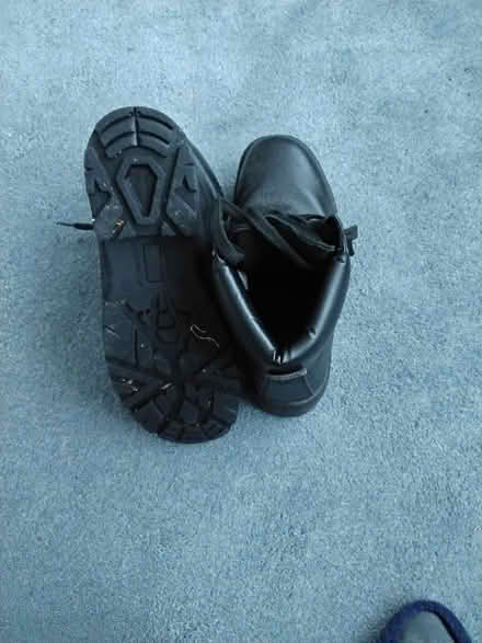 Photo of free Pair of men's ankle boots (Chesham HP5) #1