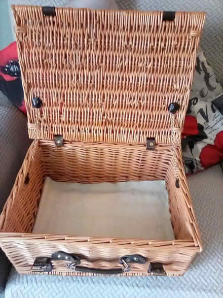 Photo of free Hamper basket (WA13. Lymm area) #3