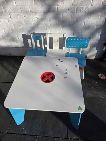 Photo of free Kids table with 4 chairs (21 MHG SW20) #1