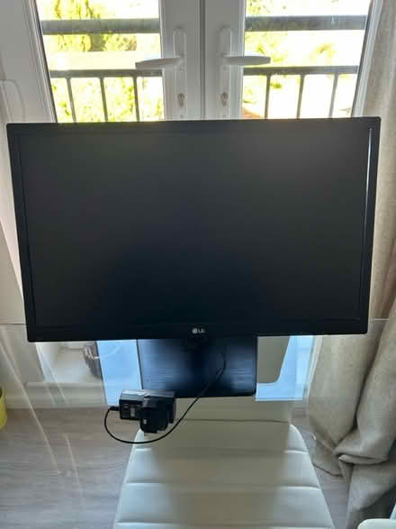 Photo of free 22”Monitor (Gu271nw) #1